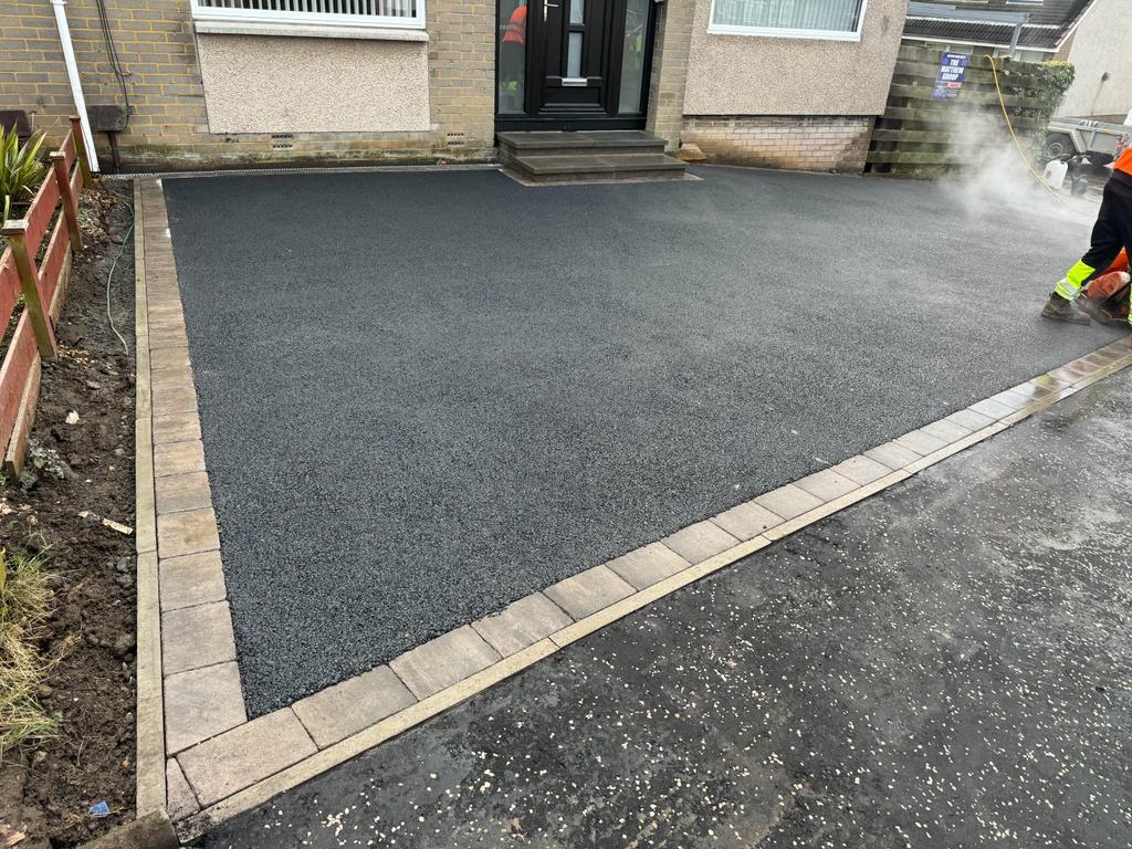 new tar driveway with monoblock edging